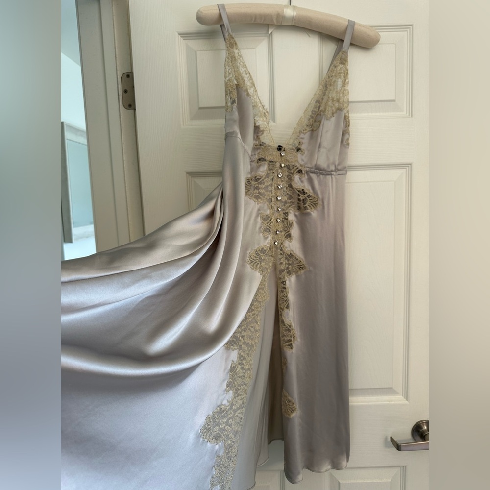 Rosamosario 100% Silk Riviera Bonjour French Lace Short Négligée Dress Grey